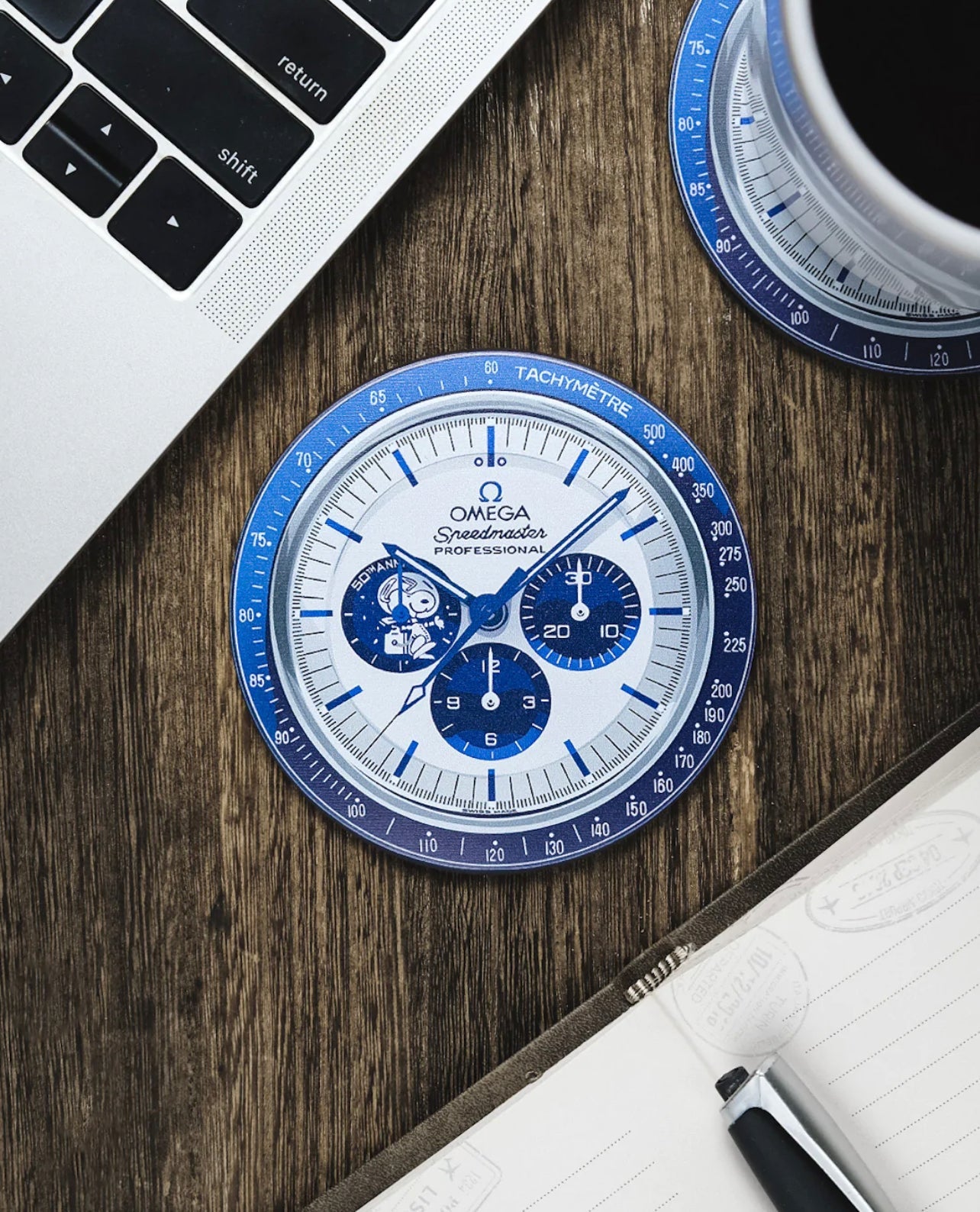 Sous-verres Speedy Snoopy pour Amateurs de Montres - Résistants à l'Eau et à la Chaleur, Design en Silicone Antidérapant